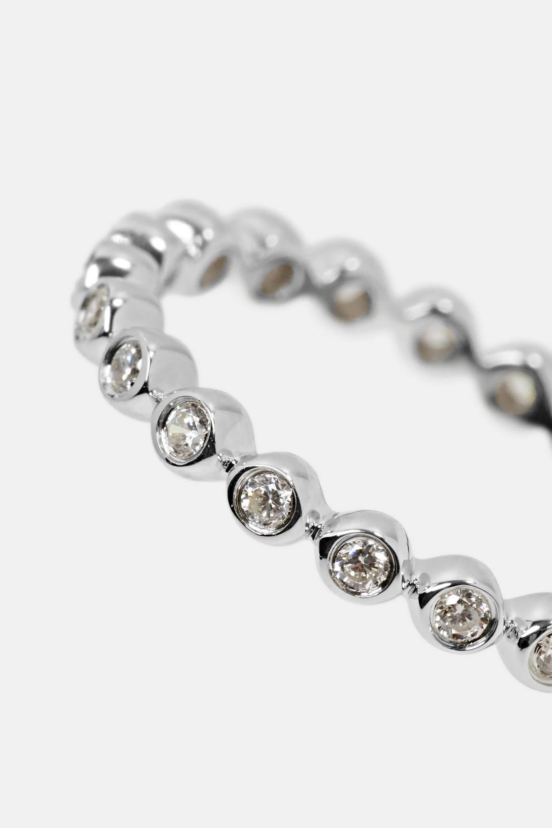 Anillo de plata de ley con circonita