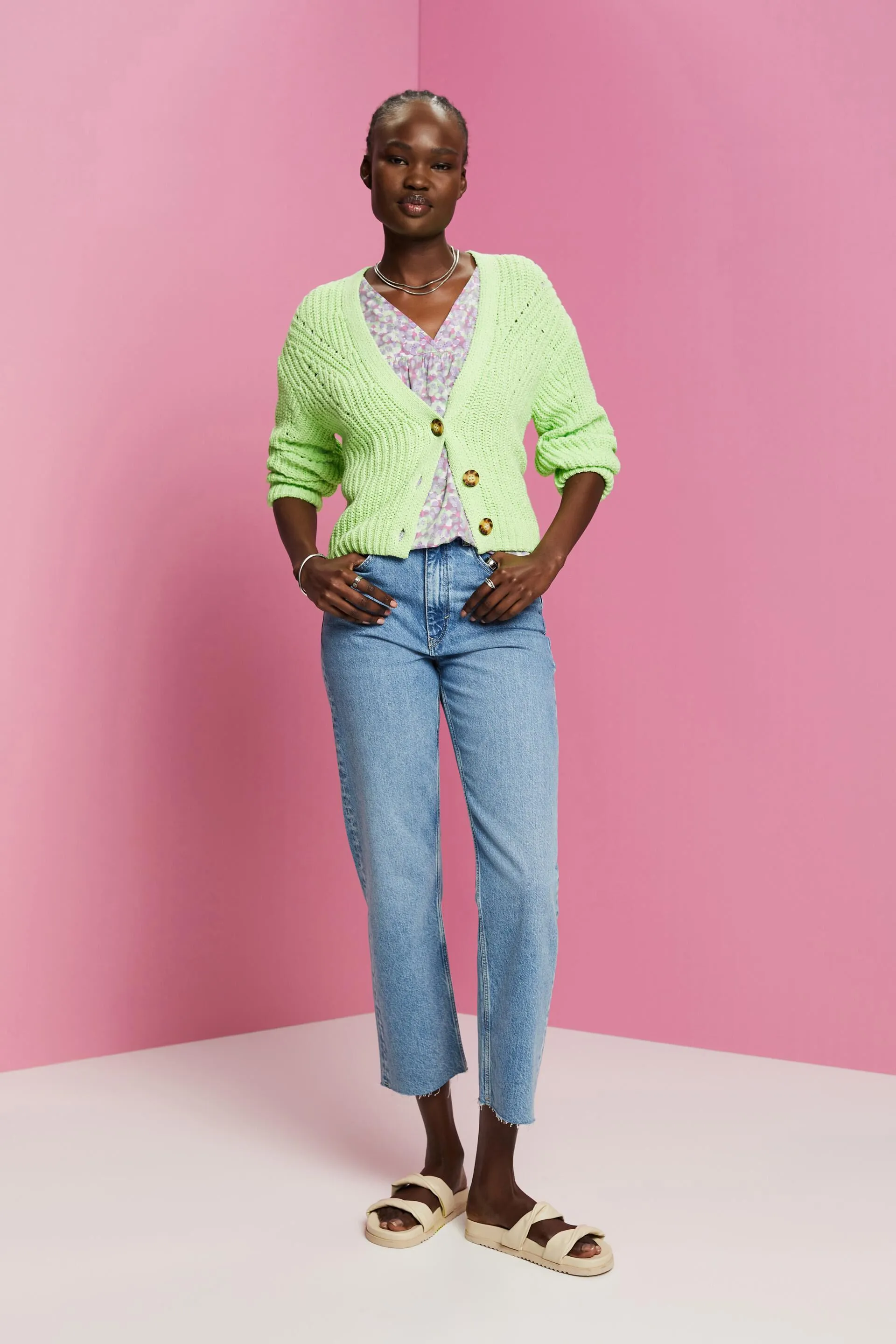 Blusa de cuello en pico con estampado