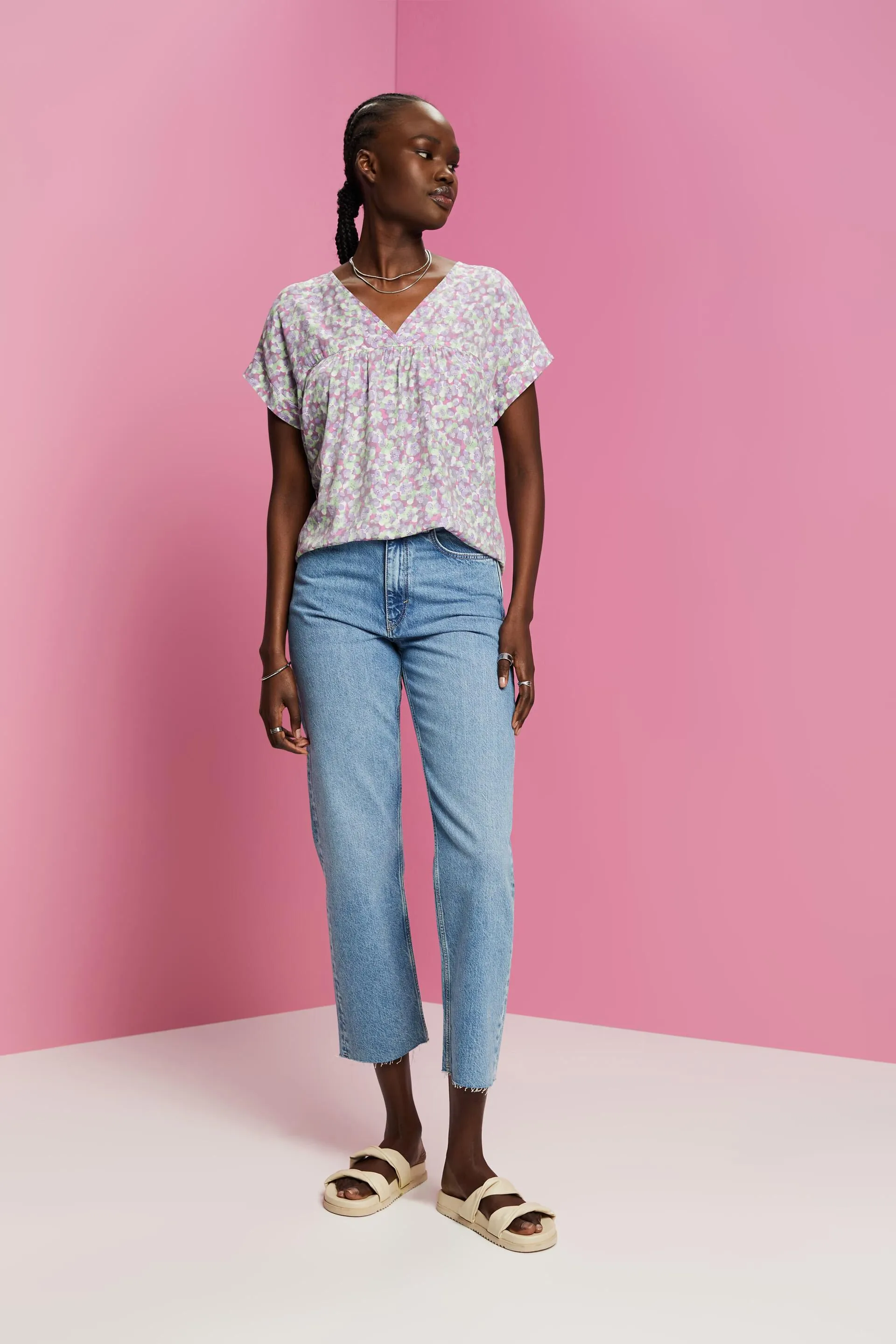 Blusa de cuello en pico con estampado