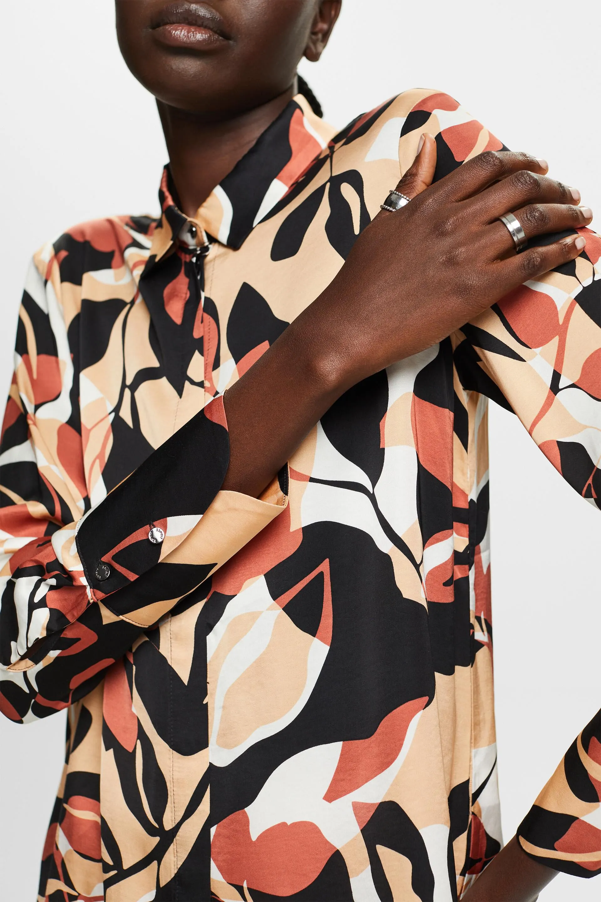 Blusa de satén con estampado allover