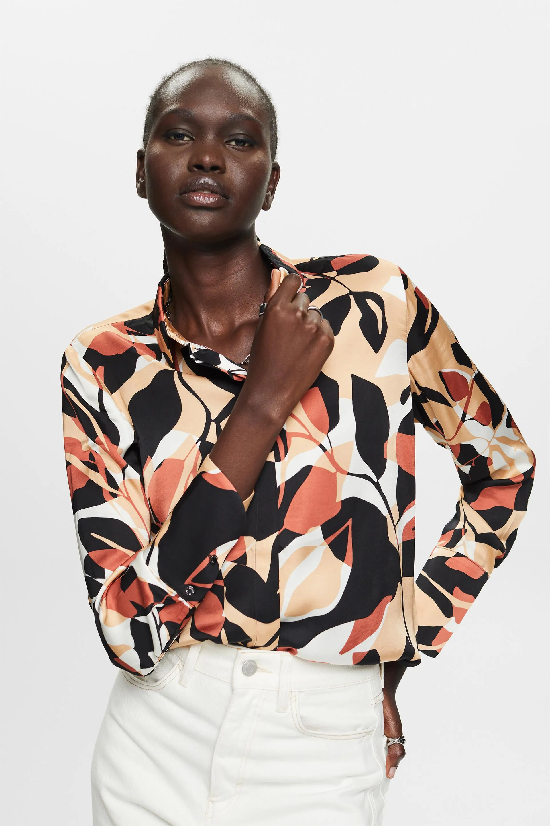 Blusa de satén con estampado allover