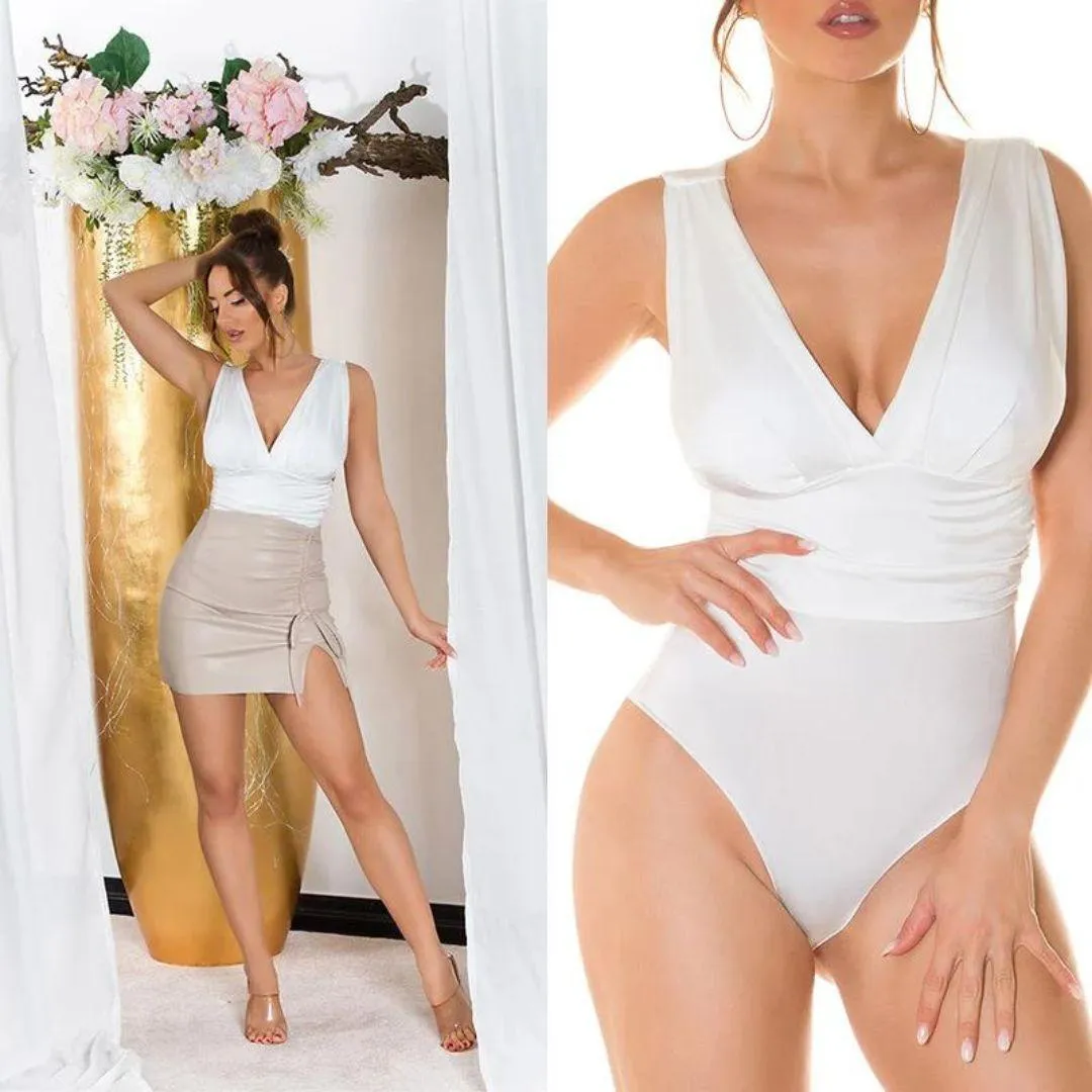 Body con cuello en pico blanco