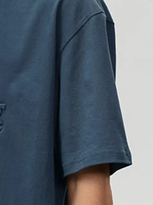 Camiseta con relieve tridimensional para hombre