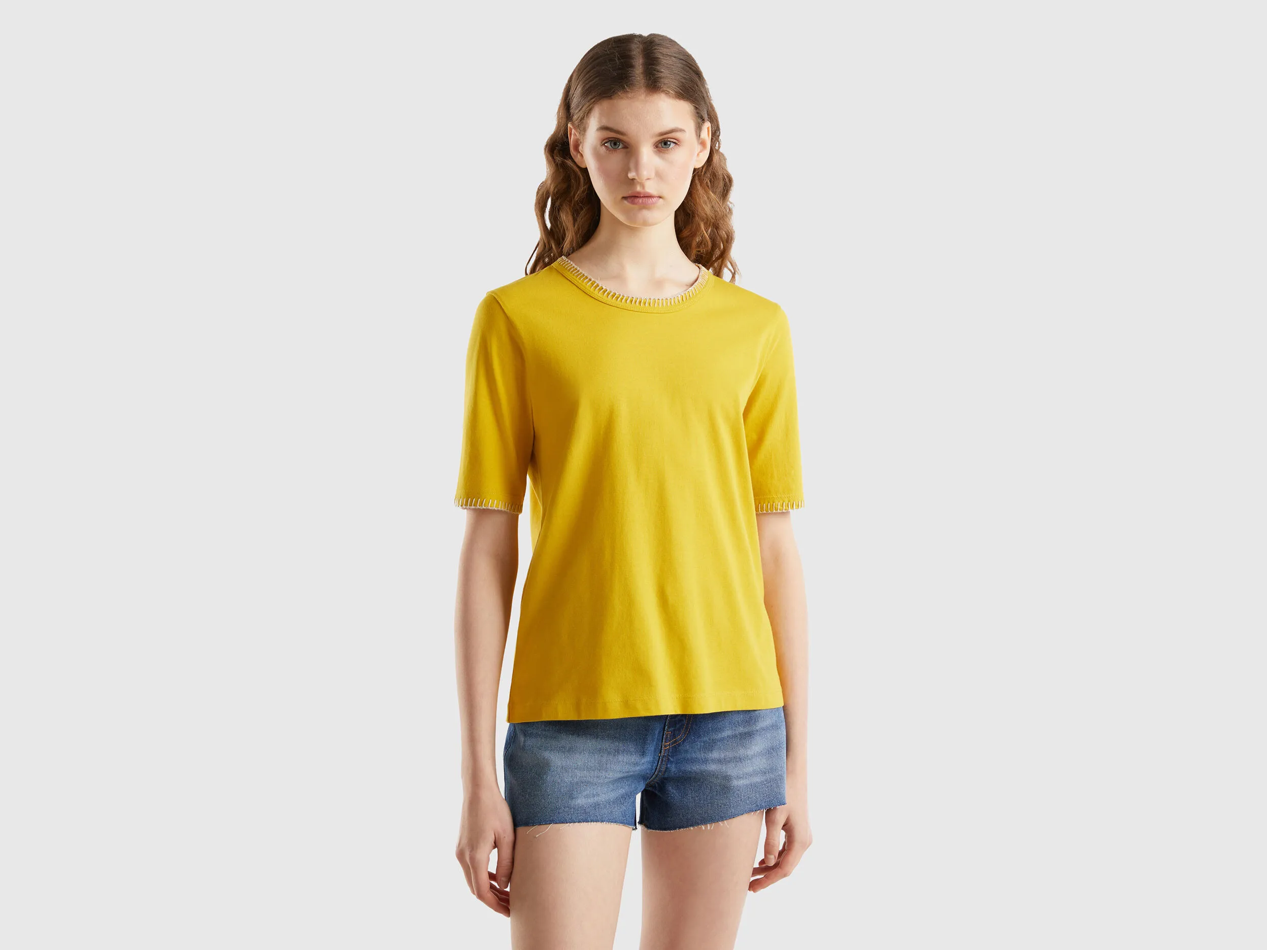 Camiseta de algodón con cuello redondo