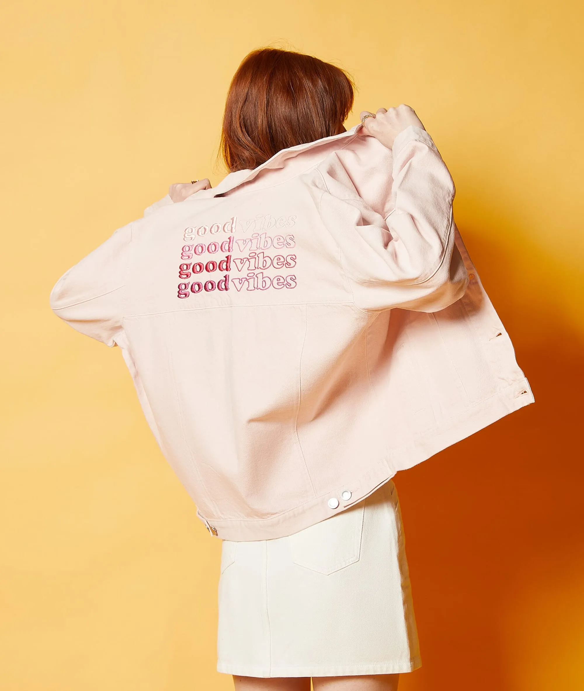 CHAQUETA VAQUERA, DETALLES BORDADOS CAMOMIL ROSE POUDRE  ETAM