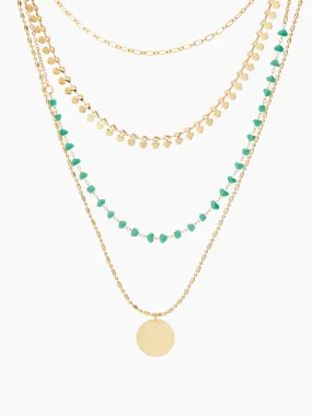 Collar de capas con monedas y piedras