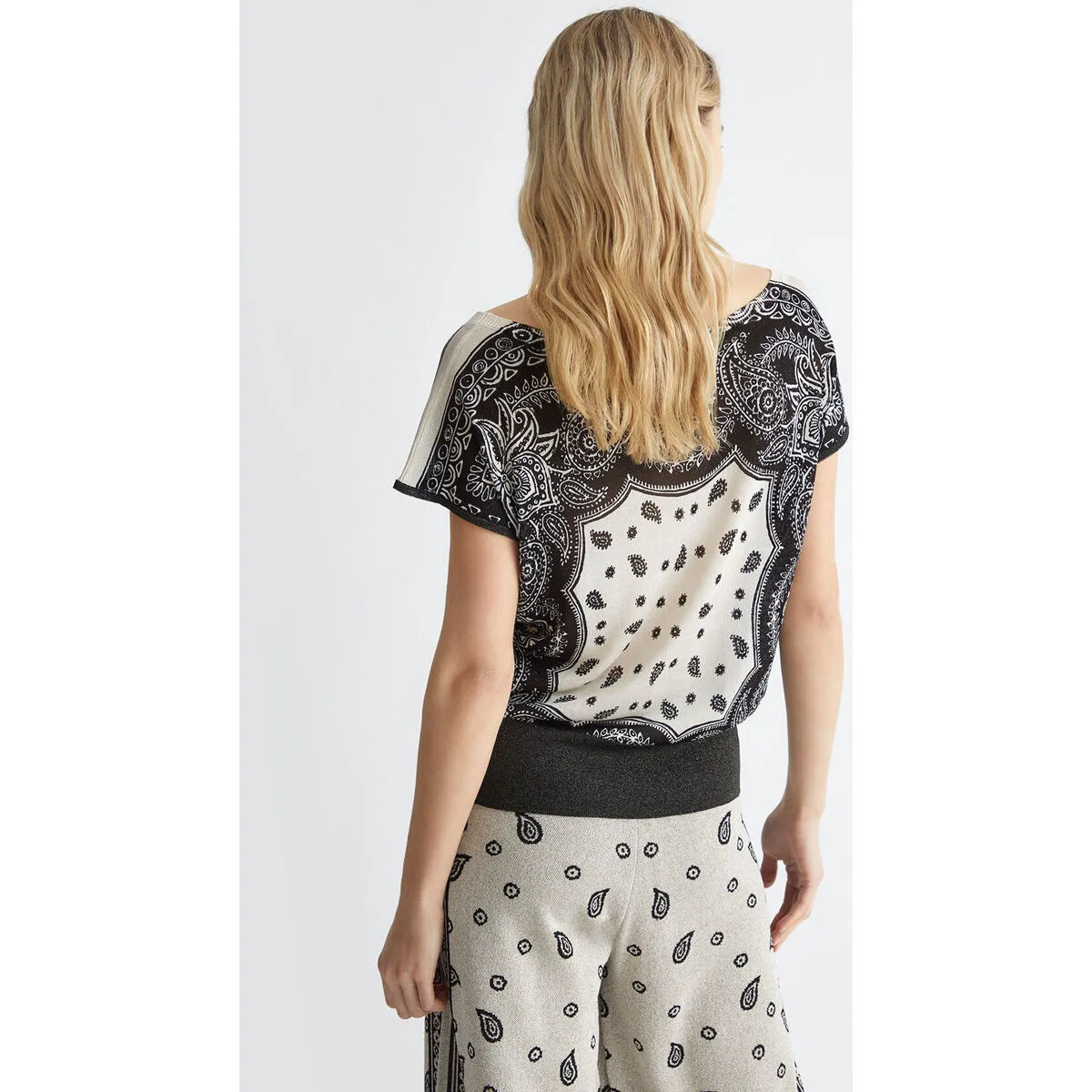 Jersey con lurex® y estampado de bandana