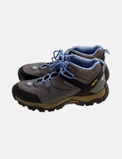Neak peak Bota trekking gris detalles azules