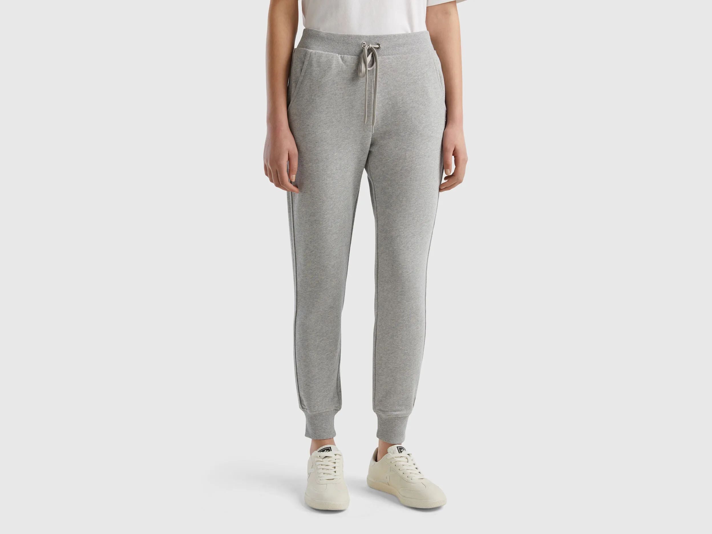 Pantalón jogger con cordón