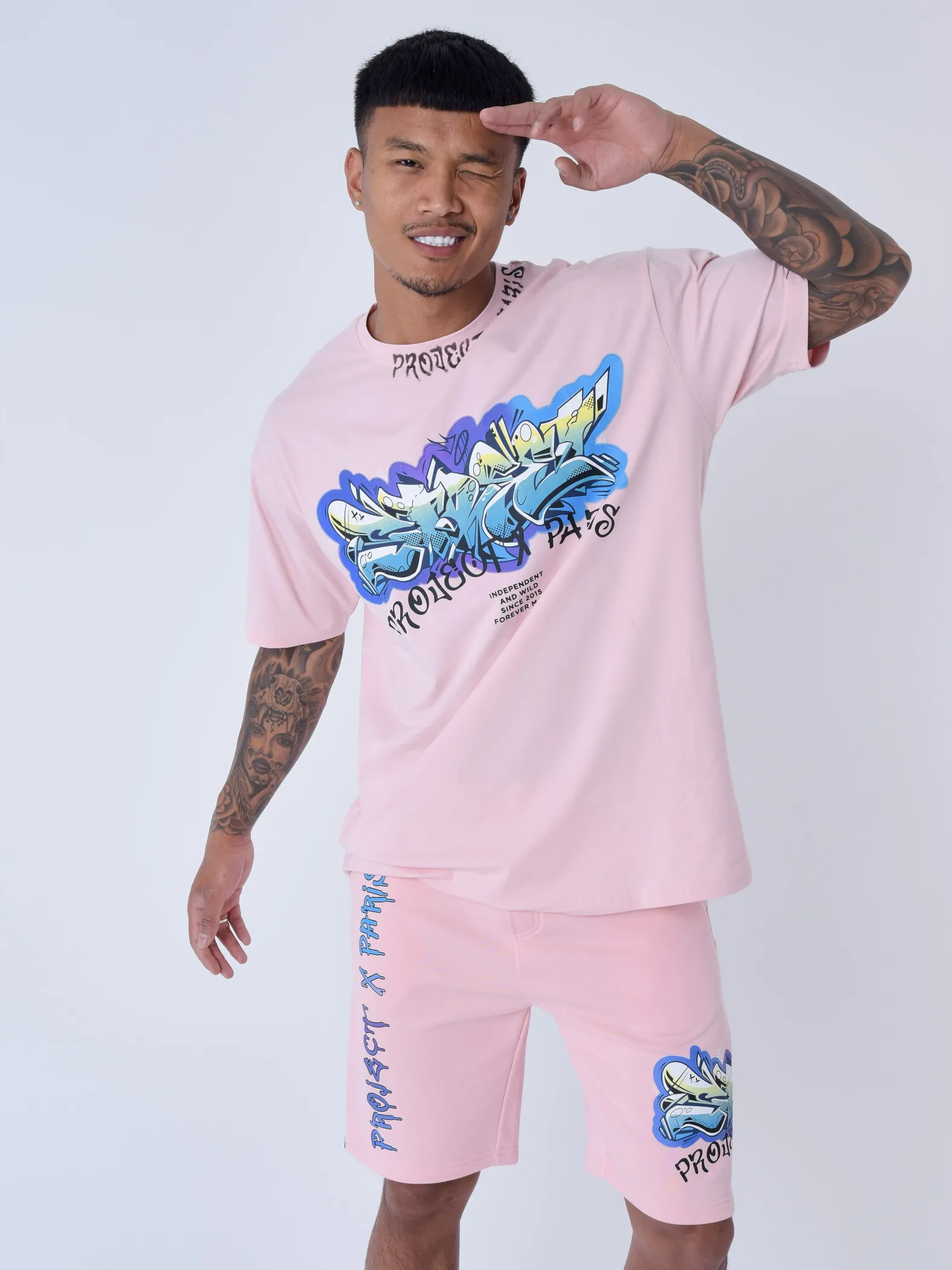 Pantalones cortos con estampado de arte callejero