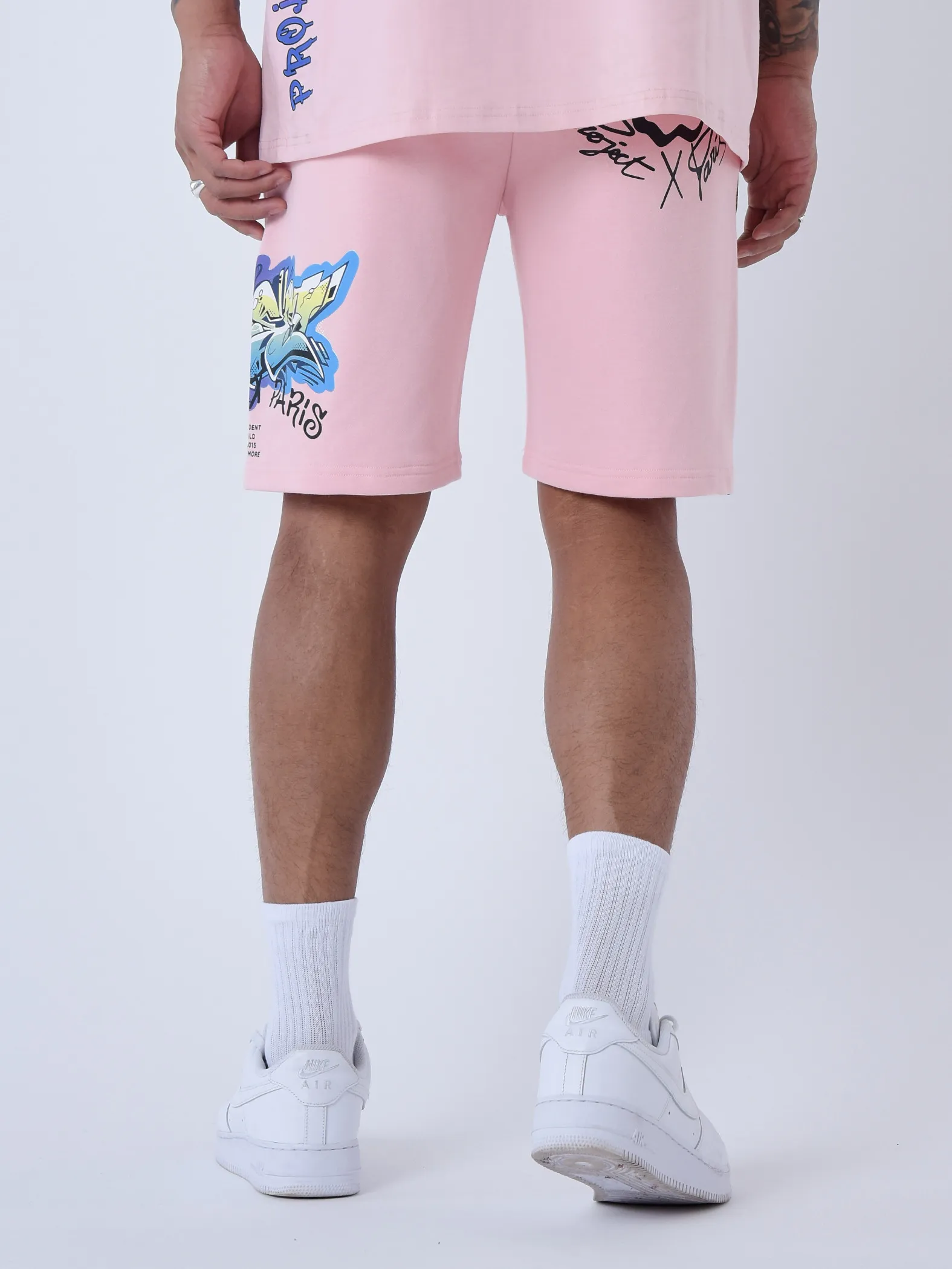 Pantalones cortos con estampado de arte callejero