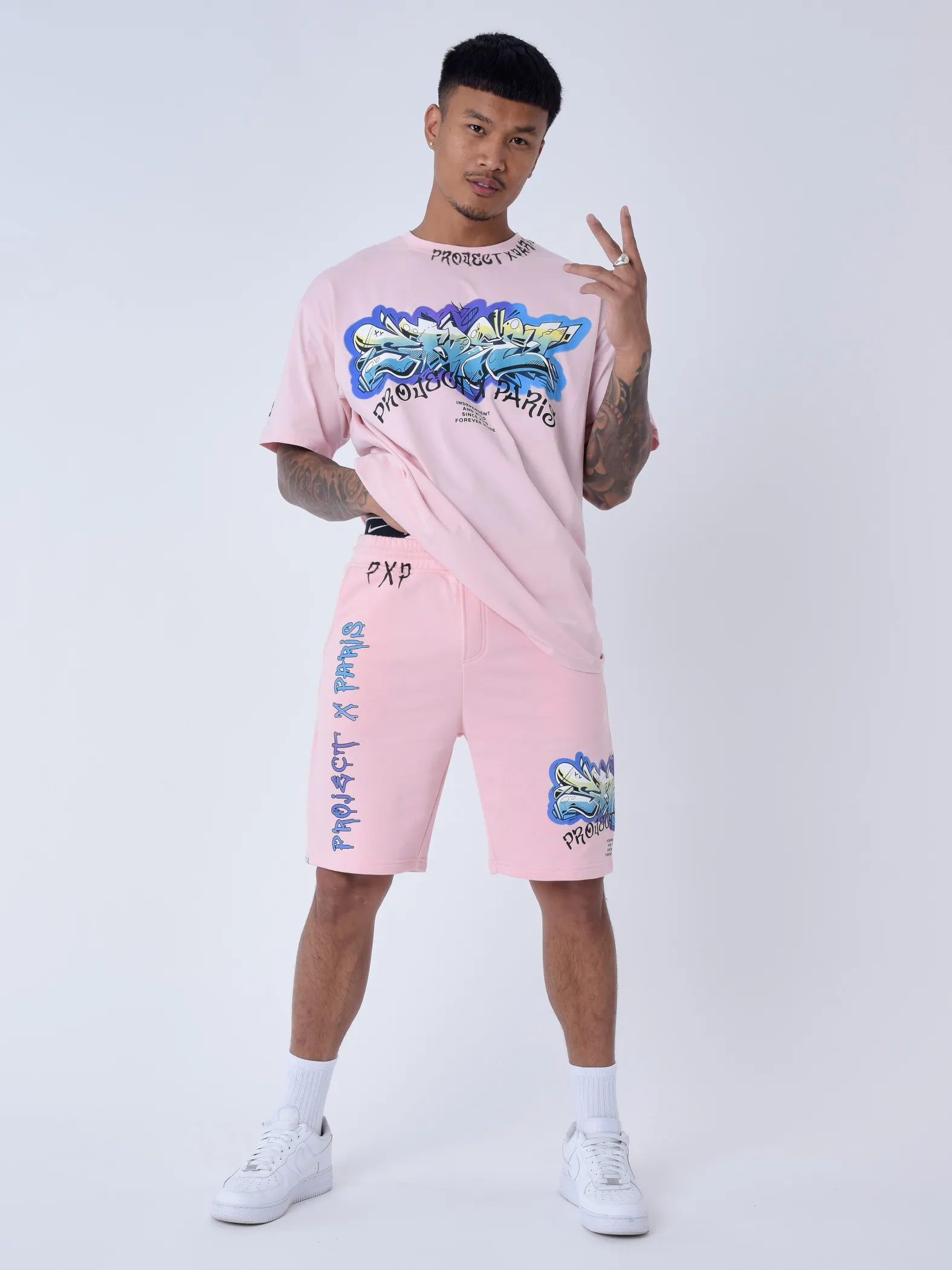 Pantalones cortos con estampado de arte callejero