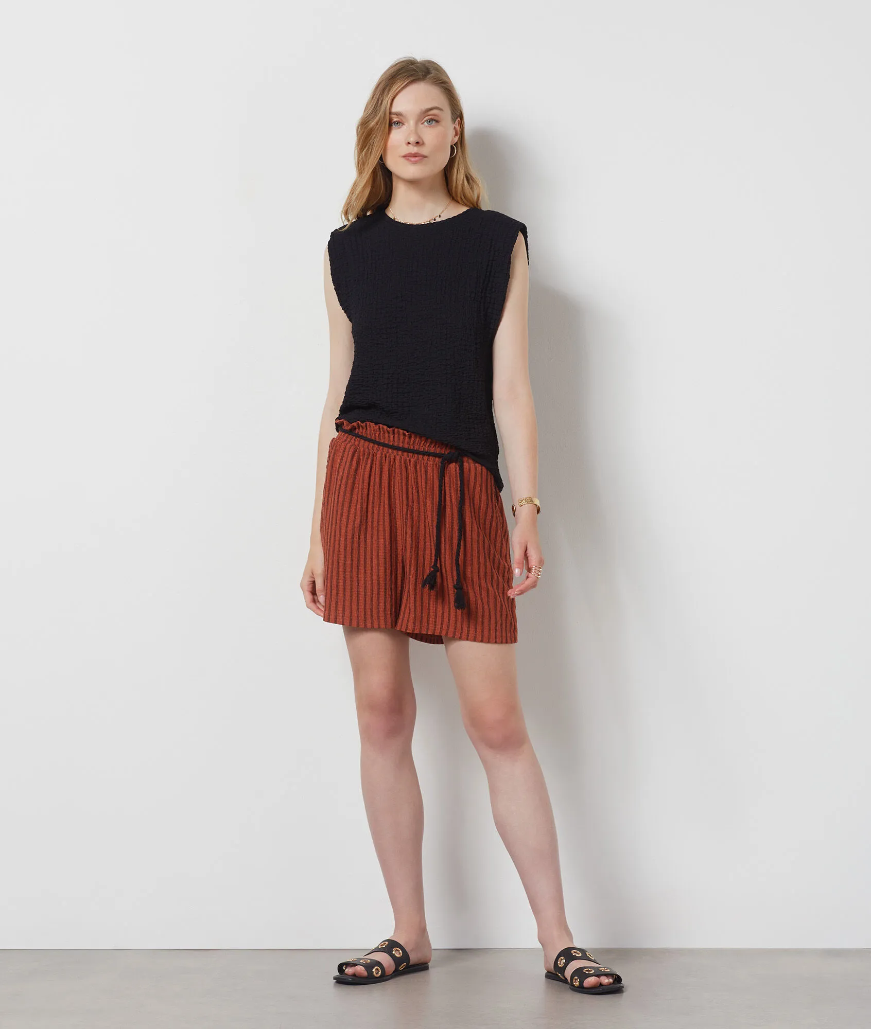 PANTALóN CORTO ESTAMPADO DE RAYAS FAUSTINA IMP FD MARRON  ETAM