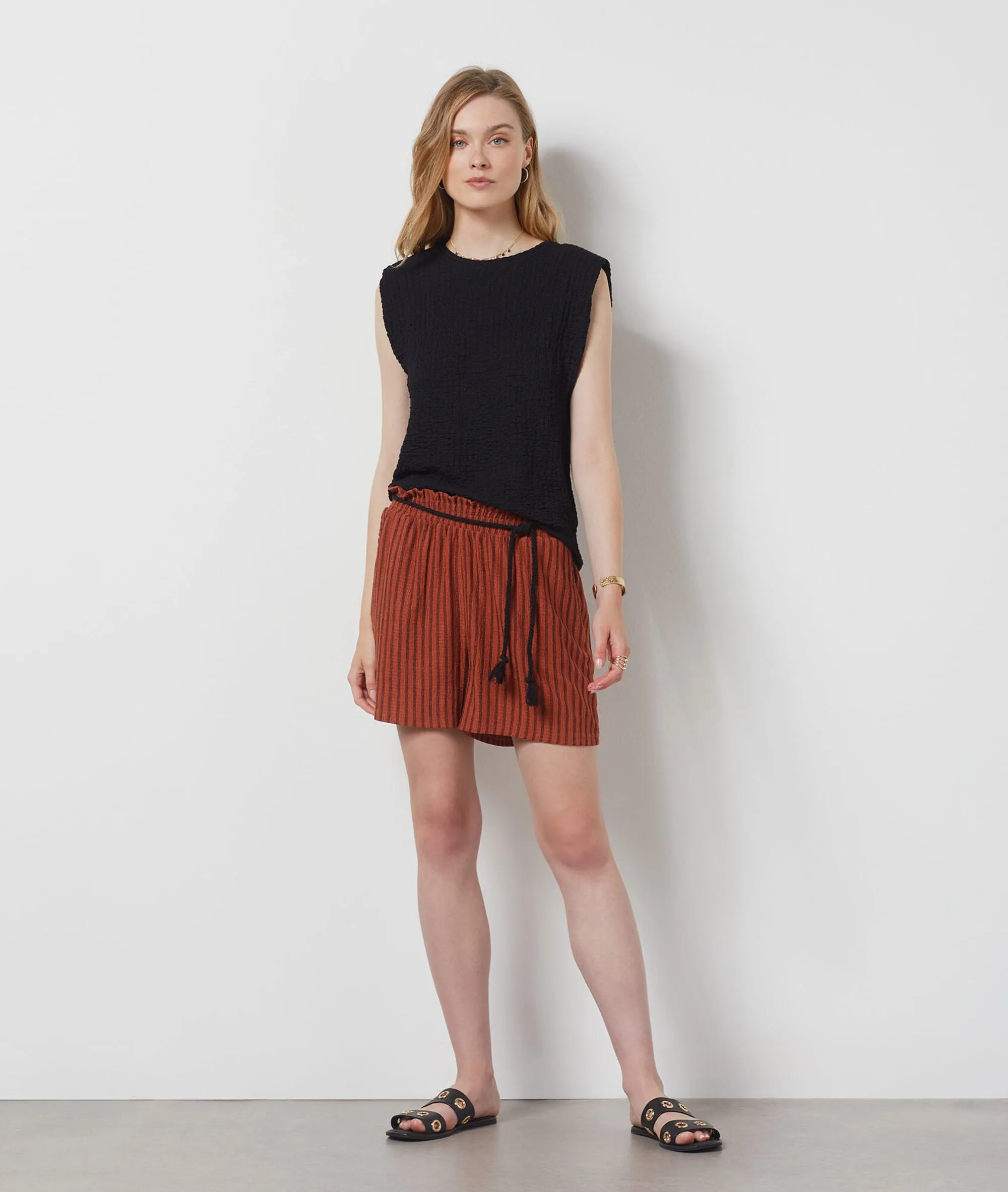 PANTALóN CORTO ESTAMPADO DE RAYAS FAUSTINA IMP FD MARRON  ETAM