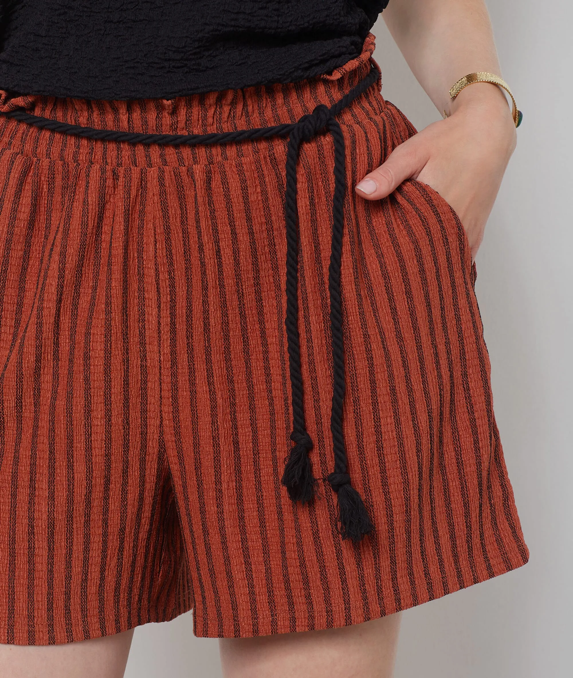 PANTALóN CORTO ESTAMPADO DE RAYAS FAUSTINA IMP FD MARRON  ETAM