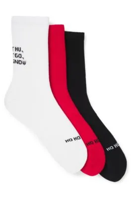 Paquete de tres pares de calcetines cortos con eslóganes navideños