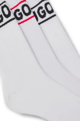 Paquete de tres pares de calcetines cortos con logo