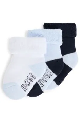 Paquete de tres pares de calcetines para bebé con planta de la marca
