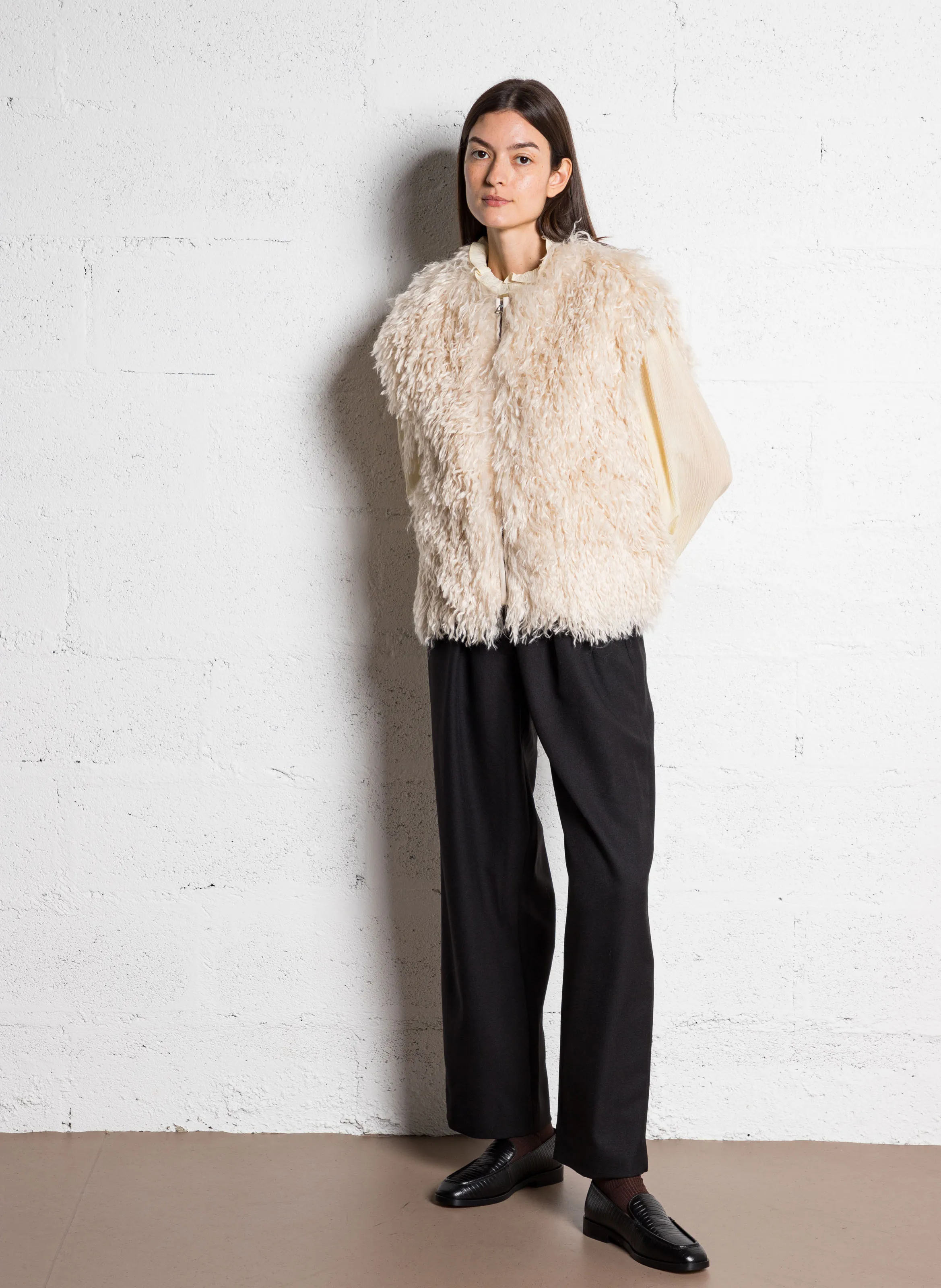 PRUNE  PANTALóN RECTO Y ANCHO CON PINZAS EN NEGRO