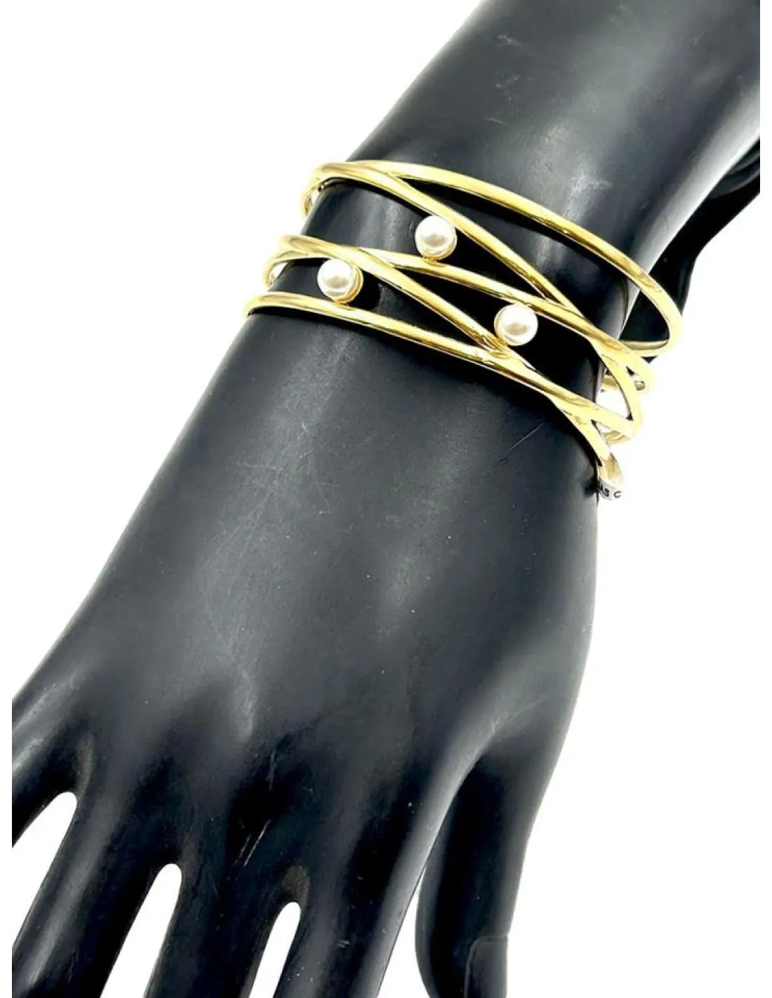 PULSERAS ANCHAS DORADAS CON PERLAS EL TOQUE IDEAL PARA BODAS