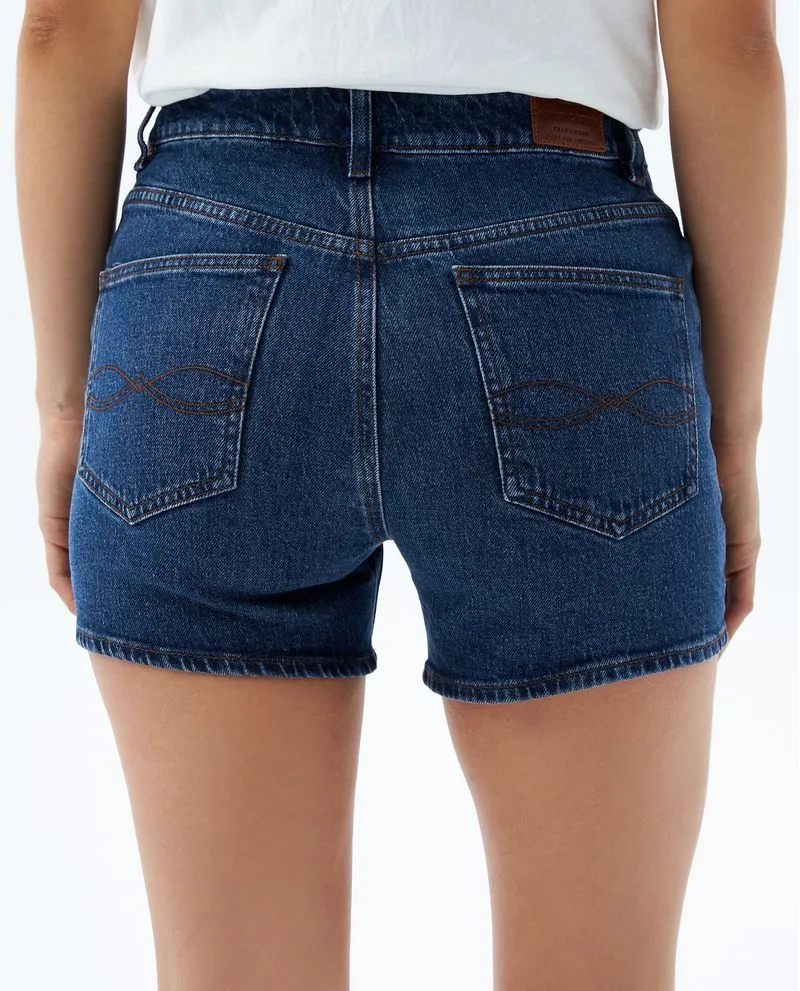 Short en denim para mujer
