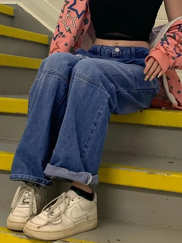 Vaqueros cargo lavados con estampado de corazones