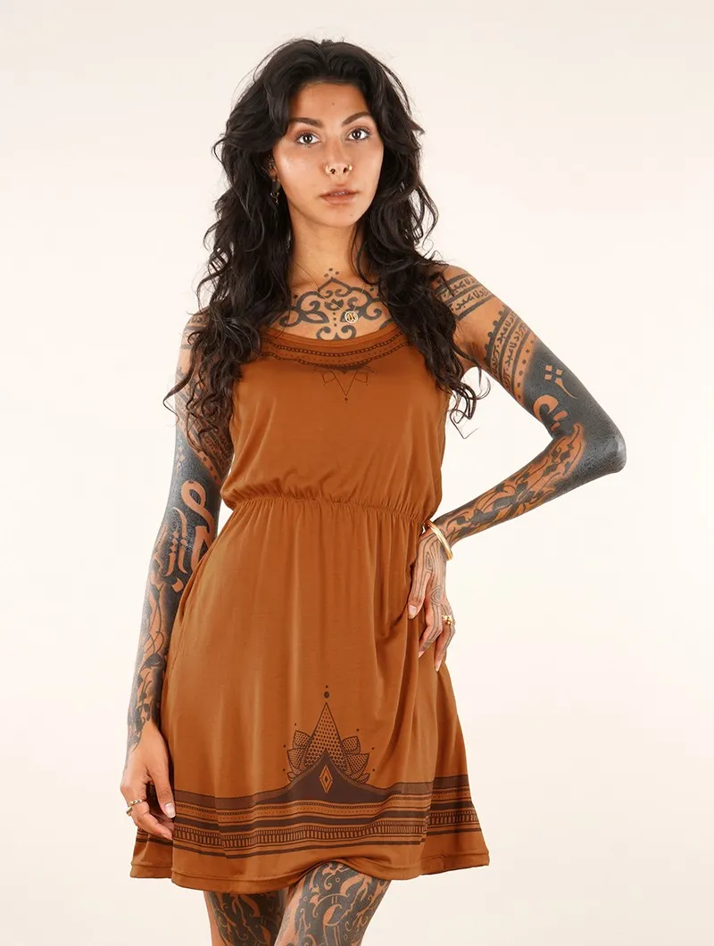 Vestido corto de tirantes con estampado 