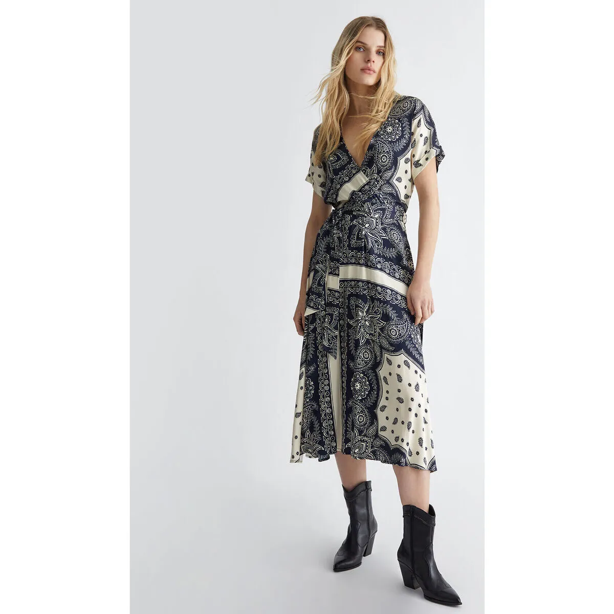 Vestido de raso estampado