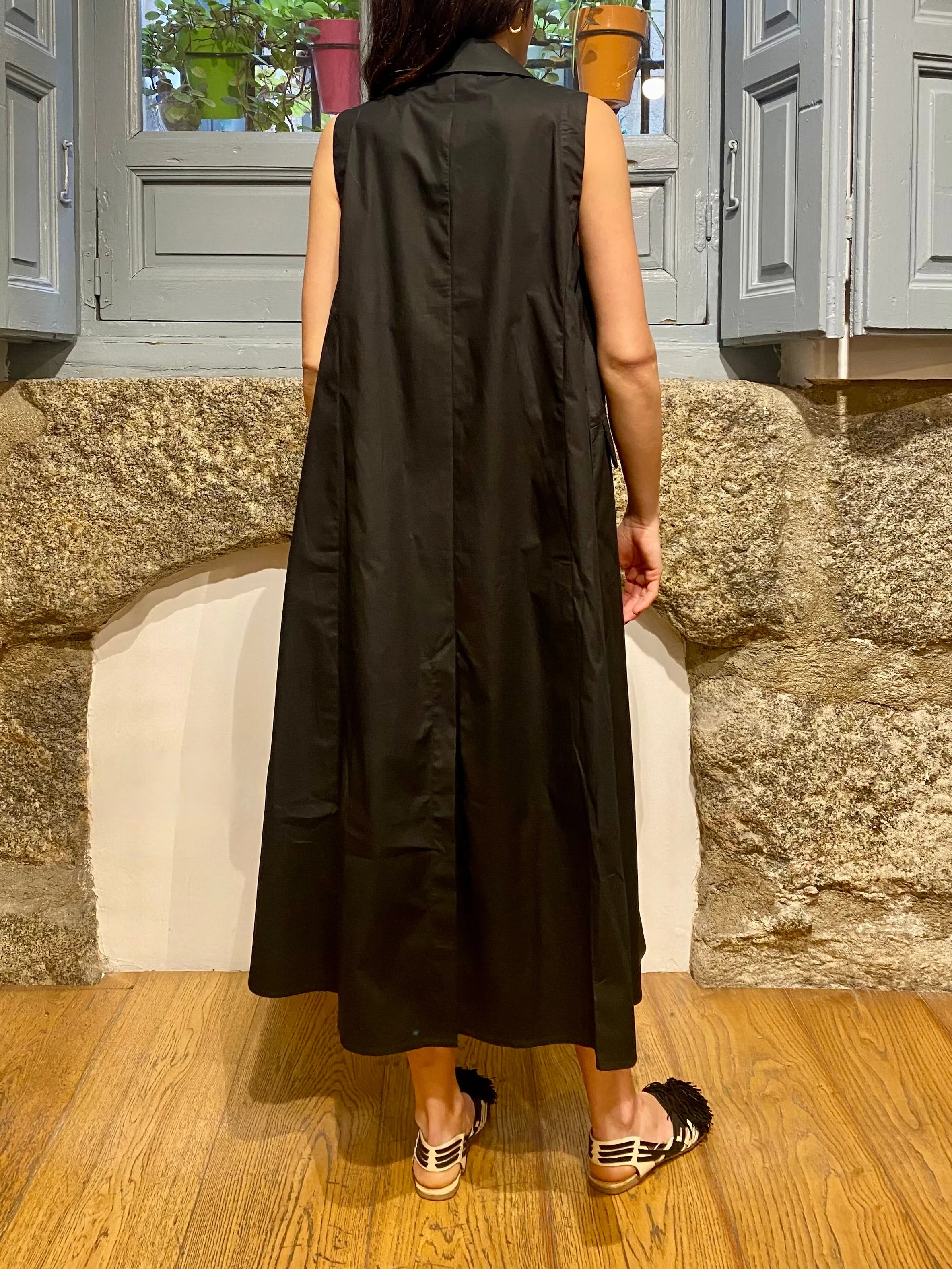 VESTIDO SIN MANGAS POPELN NEGRO